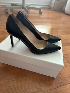 Manolo Blahnik White Logo Shoe Box Top